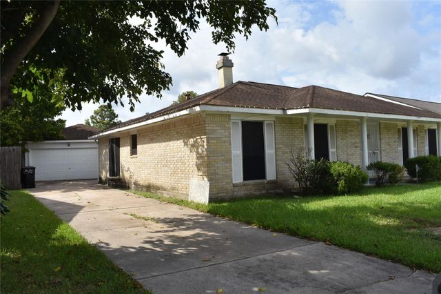 10427 Huntington Wood Drive, Houston, TX 77099