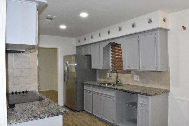 10427 Huntington Wood Drive, Houston, TX 77099