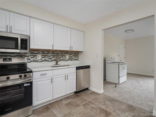 38576 Meadowdale Street, Clinton Township, MI 48036