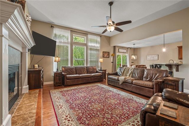 8923 NE 97th Street, Kansas City, MO 64157
