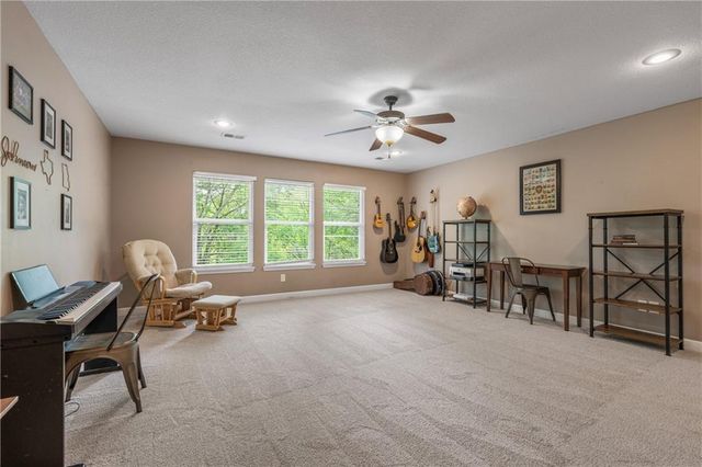 8923 NE 97th Street, Kansas City, MO 64157