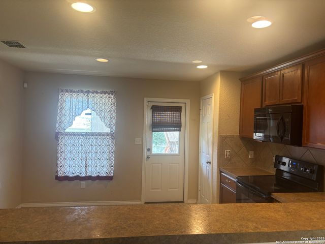 9511 Madison Crk, Converse, TX 78109