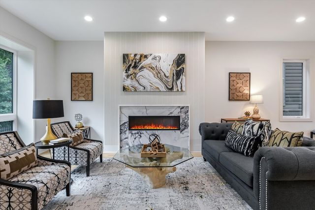 3042 N Troy Street, Chicago, IL 60618