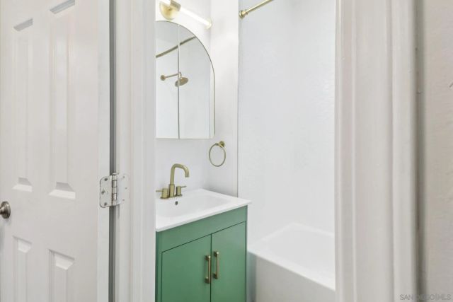 2170 Ocean View Blvd, San Diego, CA 92113