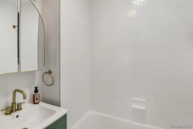 2170 Ocean View Blvd, San Diego, CA 92113