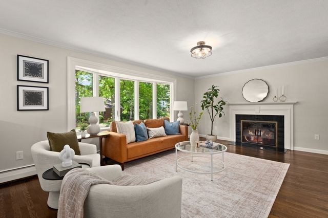 39 Doncaster Cir, Lynnfield, MA 01940