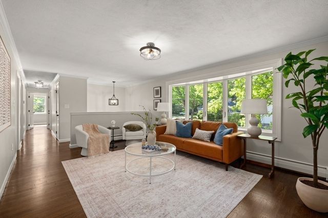 39 Doncaster Cir, Lynnfield, MA 01940