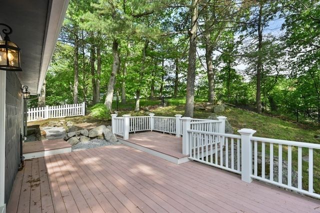 39 Doncaster Cir, Lynnfield, MA 01940
