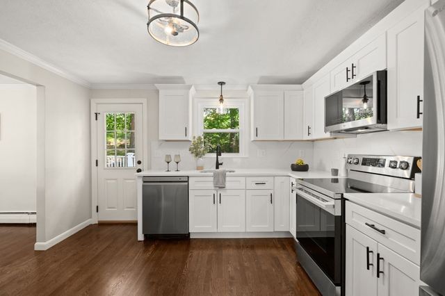 39 Doncaster Cir, Lynnfield, MA 01940
