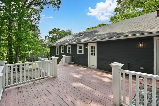 39 Doncaster Cir, Lynnfield, MA 01940