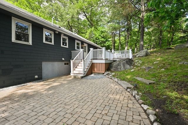 39 Doncaster Cir, Lynnfield, MA 01940