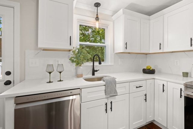 39 Doncaster Cir, Lynnfield, MA 01940