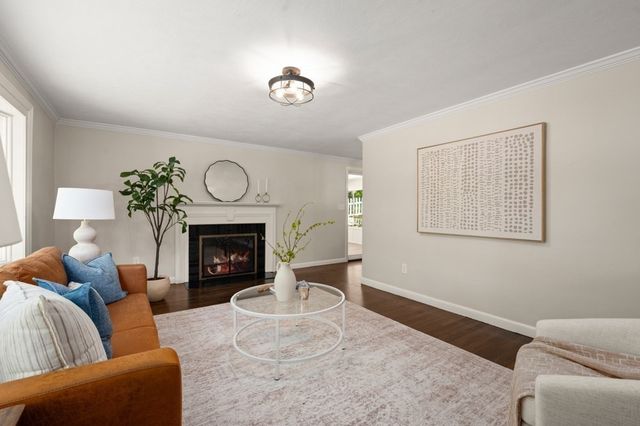 39 Doncaster Cir, Lynnfield, MA 01940