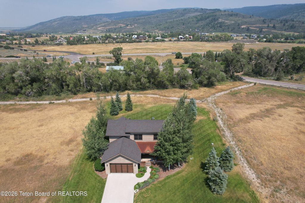 9273 TIMBERLINE Loop, Victor, ID 83455 photo 2
