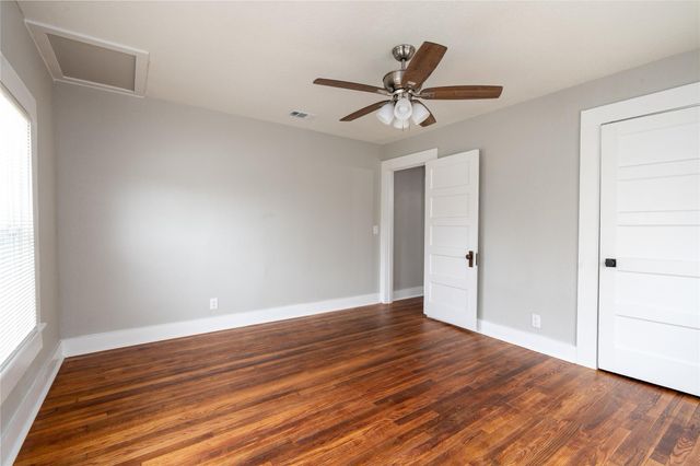 329 Flores ST, Lockhart, TX 78644