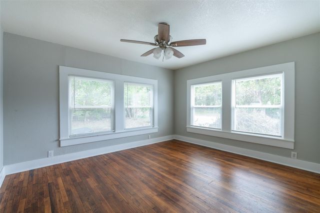 329 Flores ST, Lockhart, TX 78644