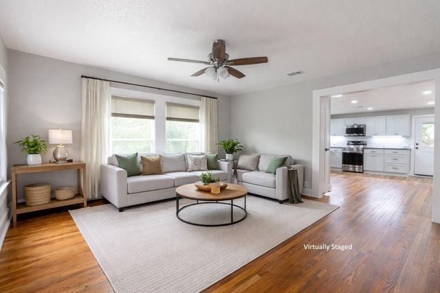 329 Flores ST, Lockhart, TX 78644