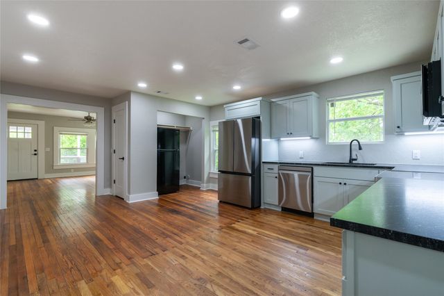 329 Flores ST, Lockhart, TX 78644
