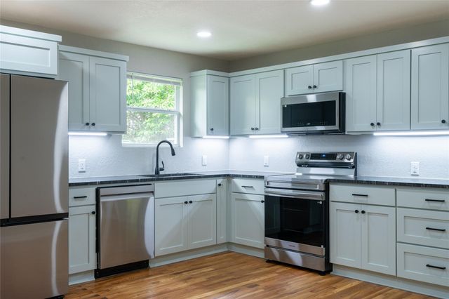 329 Flores ST, Lockhart, TX 78644