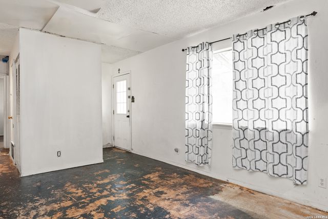 506 PARKVIEW DR, Universal City, TX 78148