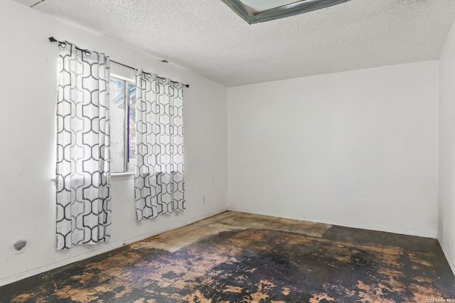 506 PARKVIEW DR, Universal City, TX 78148