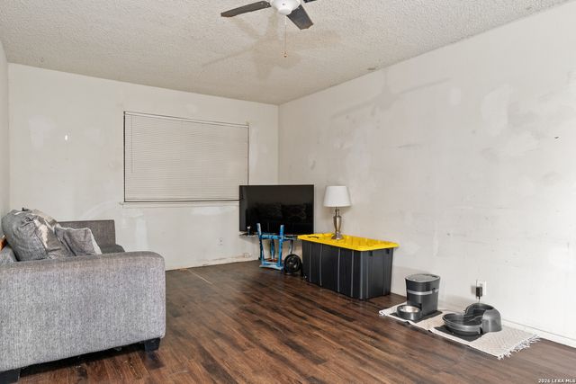 506 PARKVIEW DR, Universal City, TX 78148
