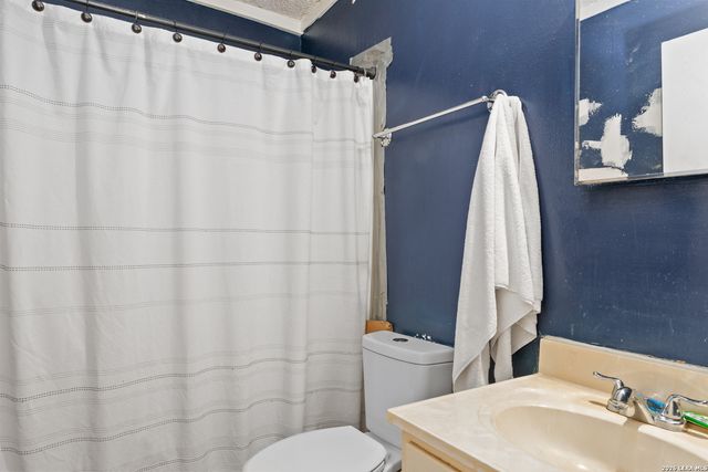 506 PARKVIEW DR, Universal City, TX 78148