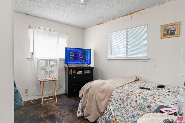506 PARKVIEW DR, Universal City, TX 78148