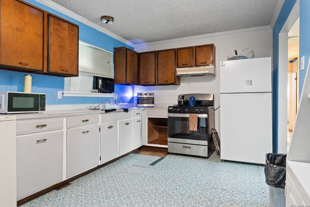 506 PARKVIEW DR, Universal City, TX 78148