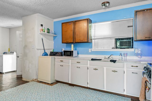 506 PARKVIEW DR, Universal City, TX 78148