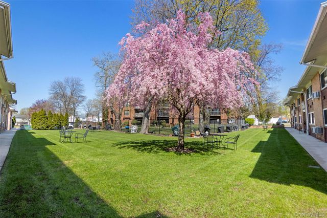 400 Fulton Street 3B, Farmingdale, NY 11735