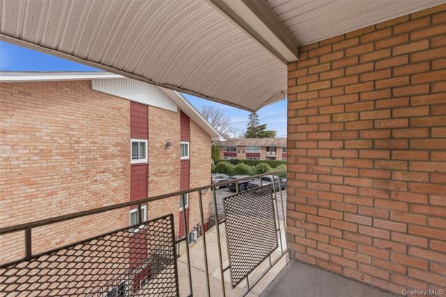 400 Fulton Street 3B, Farmingdale, NY 11735