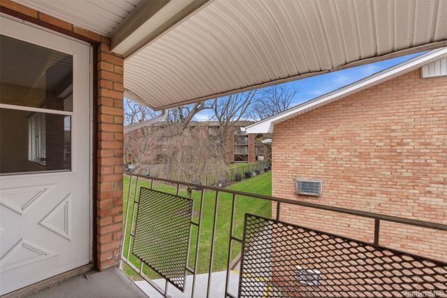 400 Fulton Street 3B, Farmingdale, NY 11735