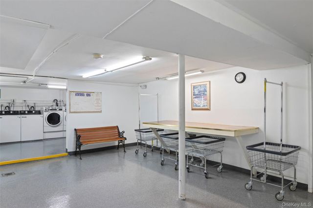 400 Fulton Street 3B, Farmingdale, NY 11735