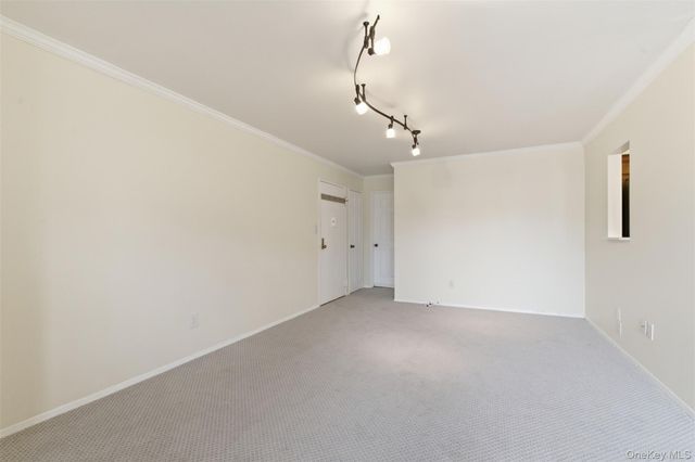 400 Fulton Street 3B, Farmingdale, NY 11735