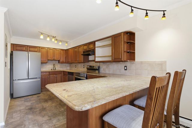 400 Fulton Street 3B, Farmingdale, NY 11735