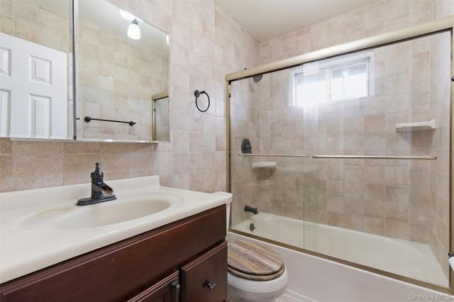 400 Fulton Street 3B, Farmingdale, NY 11735