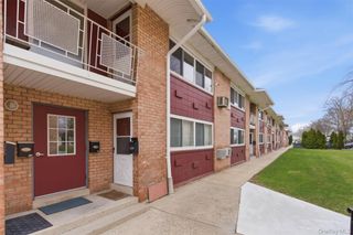 400 Fulton Street 3B, Farmingdale, NY 11735