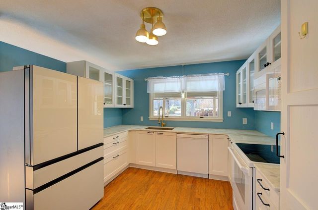 1212 Riveroak Road, Inman, SC 29349