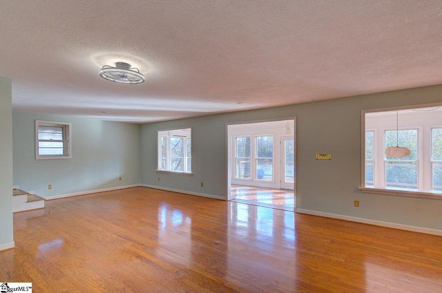 1212 Riveroak Road, Inman, SC 29349