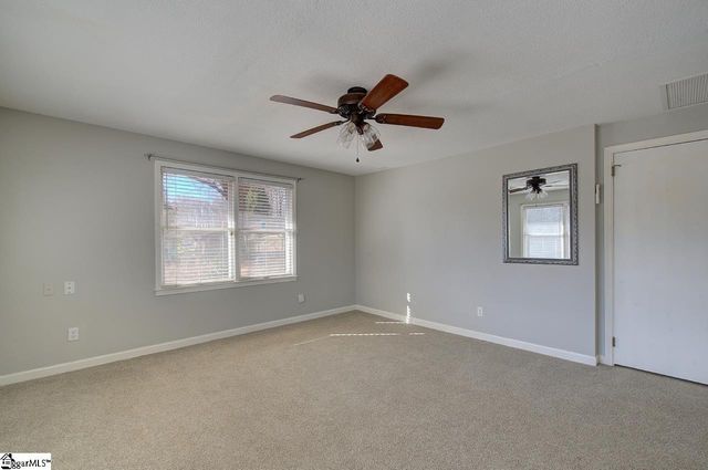 1212 Riveroak Road, Inman, SC 29349