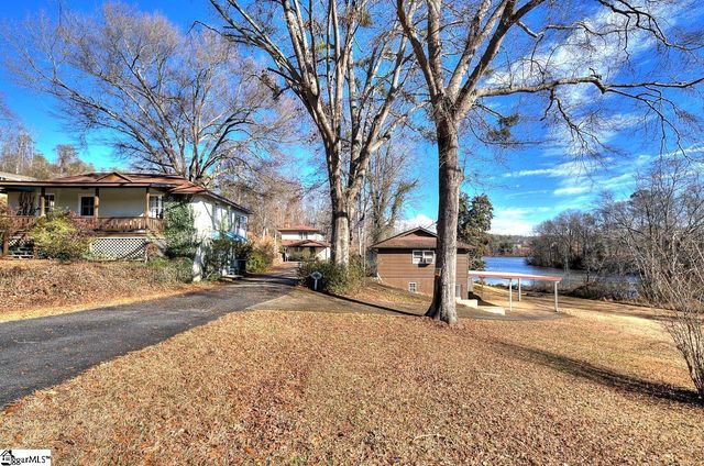 1212 Riveroak Road, Inman, SC 29349