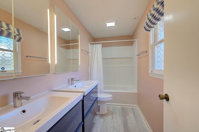 1212 Riveroak Road, Inman, SC 29349