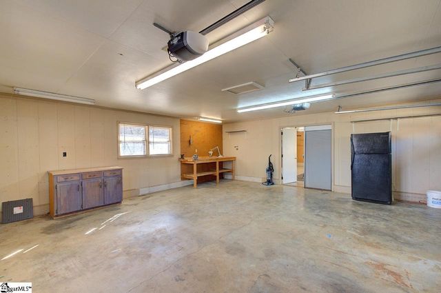 1212 Riveroak Road, Inman, SC 29349