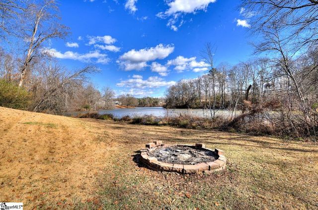 1212 Riveroak Road, Inman, SC 29349