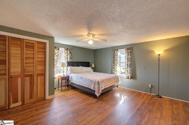 1212 Riveroak Road, Inman, SC 29349