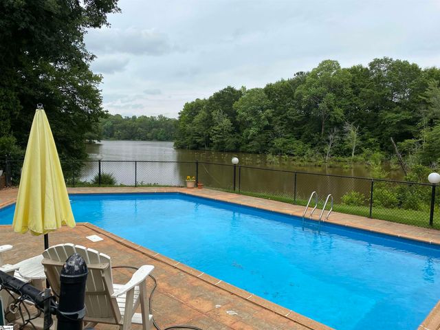 1212 Riveroak Road, Inman, SC 29349