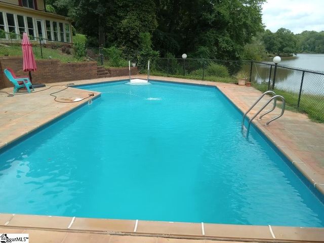 1212 Riveroak Road, Inman, SC 29349