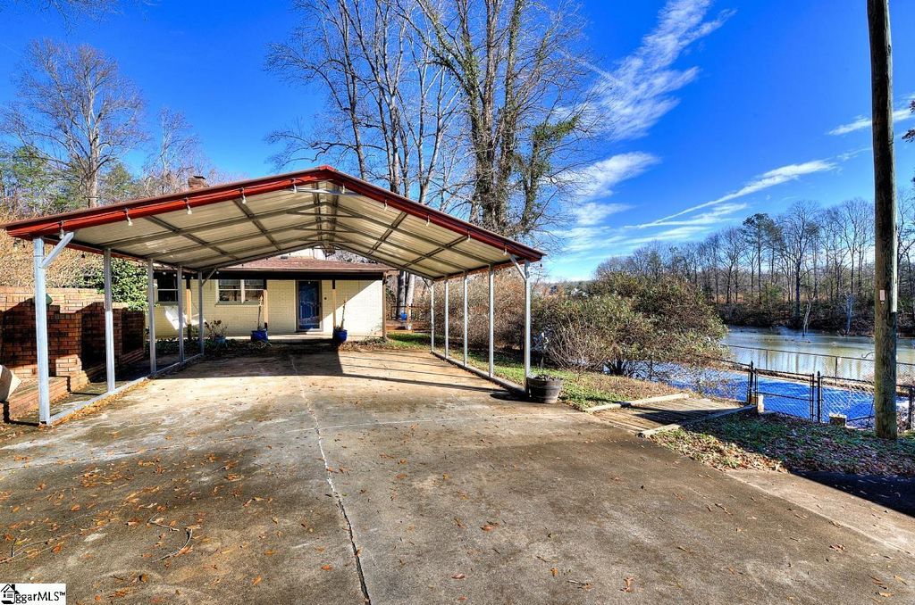 1212 Riveroak Road, Inman, SC 29349