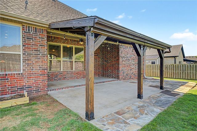5904 67th Street, Cave Springs, AR 72718